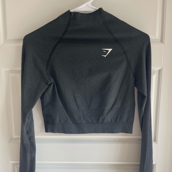 GymShark Black Long Sleeve Croptop - Picture 1 of 3